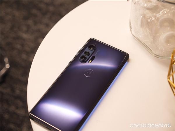 摩托罗拉edge+发布；紫米新款20000mAh移动电源开卖