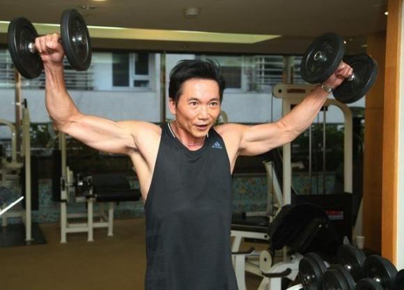 邹兆龙:演员中身材一流的健身教练,反派中最能打的肌肉硬汉