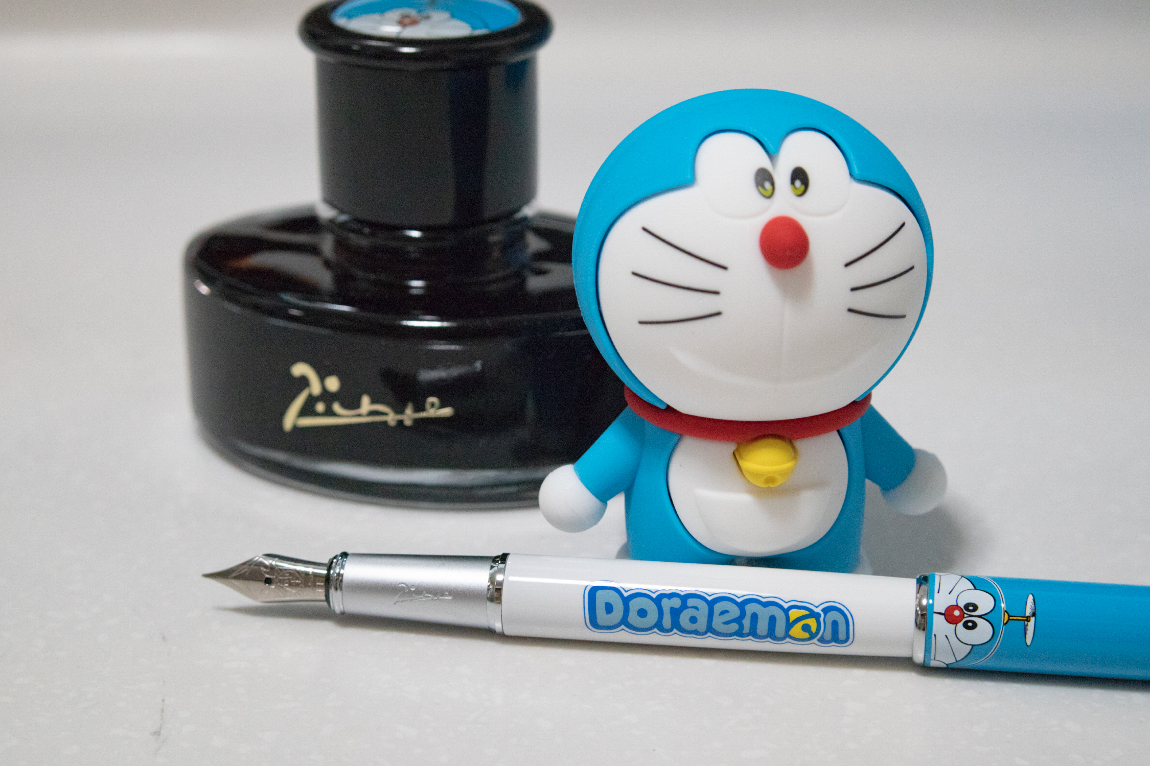 毕加索&哆啦a梦联名钢笔套装礼盒
