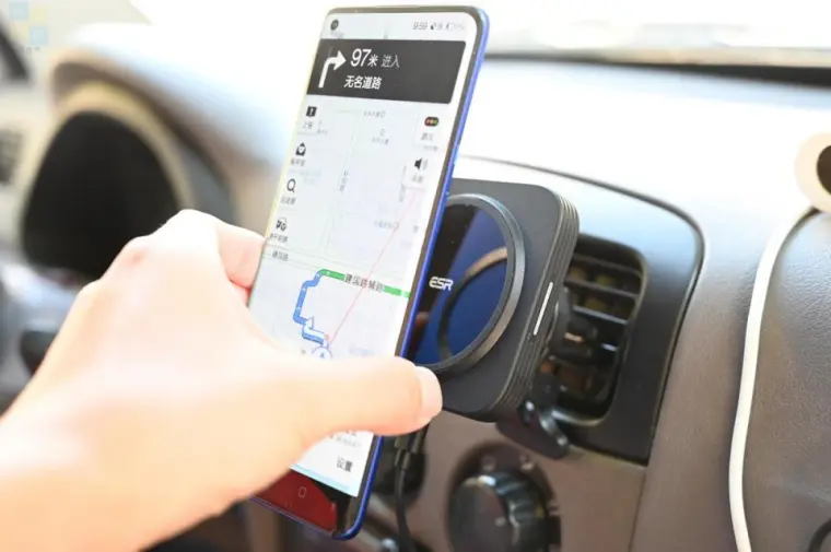 更快捷的车上无线充电工具 横竖都能用 亿色车载磁吸无线充上手 哔哩哔哩