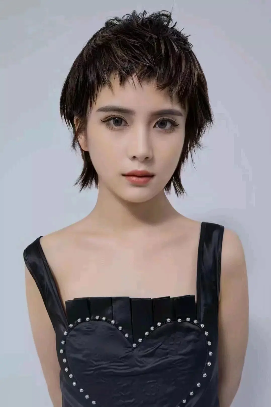 锯齿刘海,波波头,齐脖卷发,越看越心动,喜欢别错过