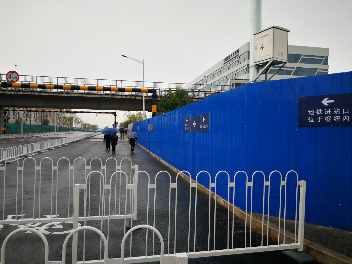记者探访北京地铁拆导流围栏：进站不再走迷宫_手机新浪网