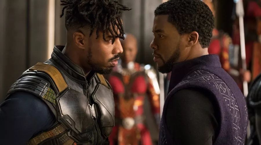 奇异博士和灭霸被多玛姆吃掉,然后世界毁灭了