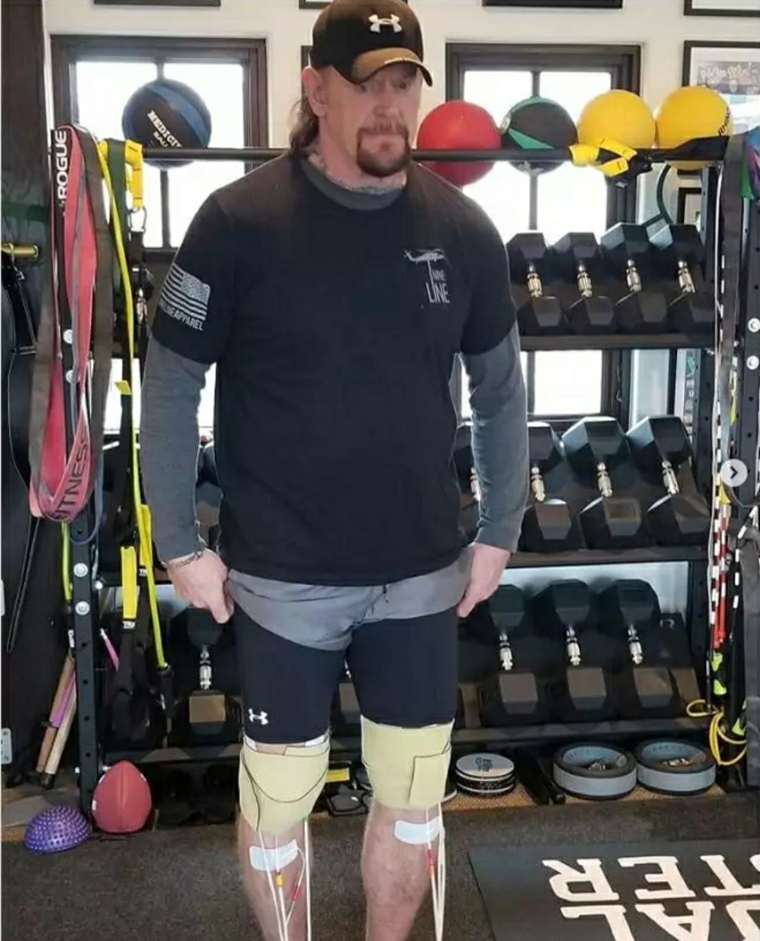 届时葬爷将组队凯恩迎战hhh以及肖恩·迈克尔斯,毁灭兄弟对战堕落时代