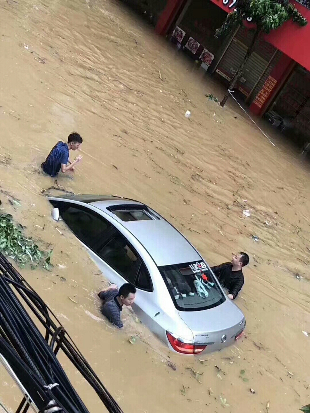 不是广东人都想见识一下山竹的威力,现在大广