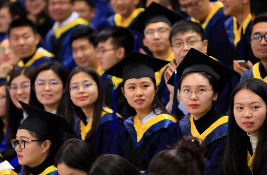 上海一研究生嫖娼被开除起诉学校被驳回，竟是当年复旦的三 嫖 客 哔哩哔哩