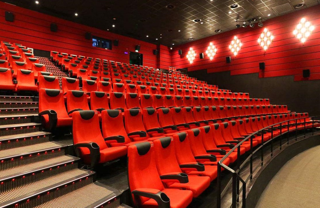 为什么很多人建议不要在电影院太亲热?放映员