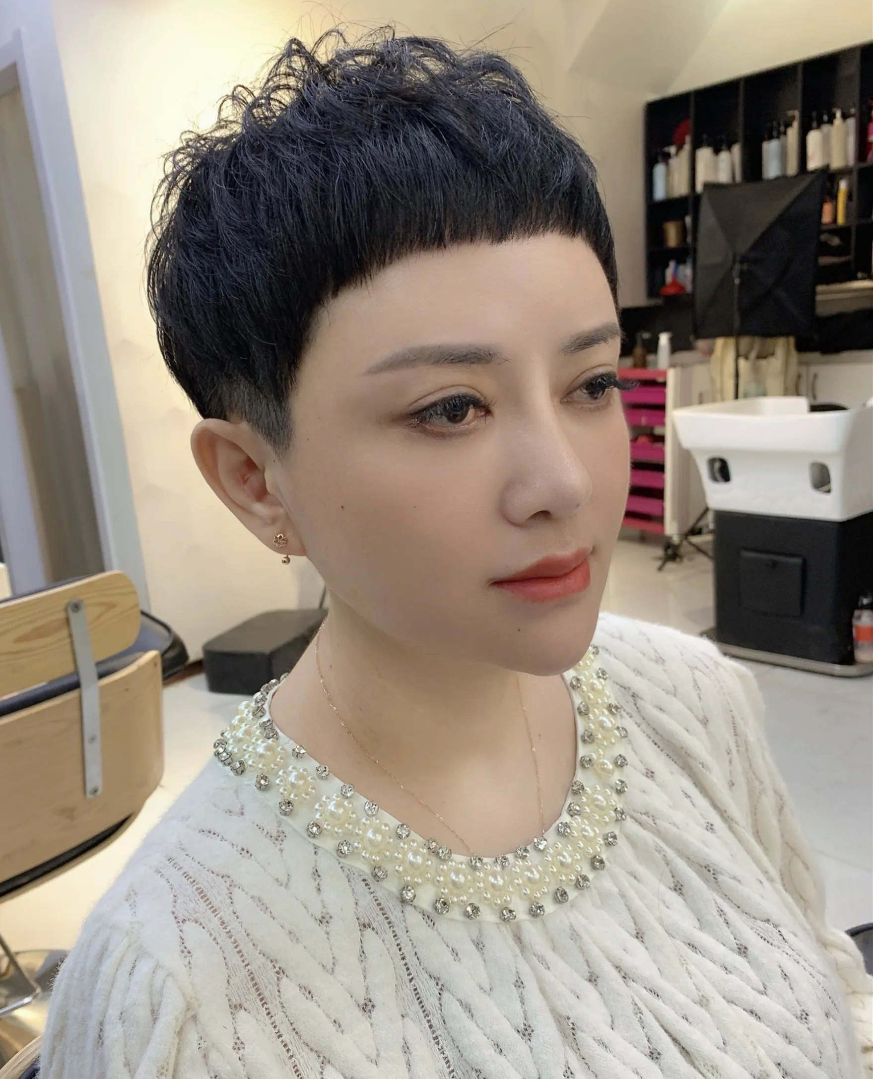 日系女主“少年感短发”-女生发型-条码图