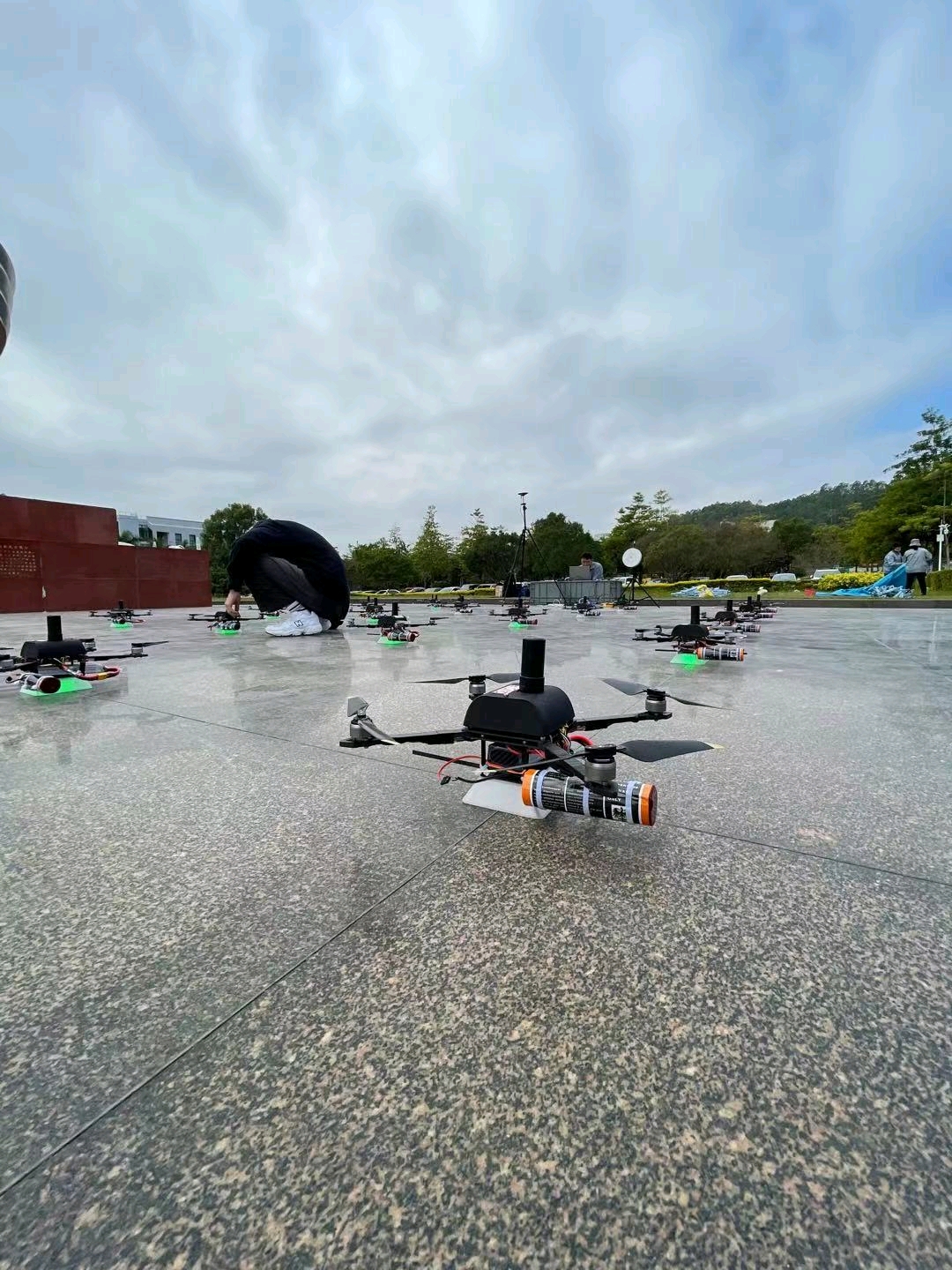 彩烟无人机表演