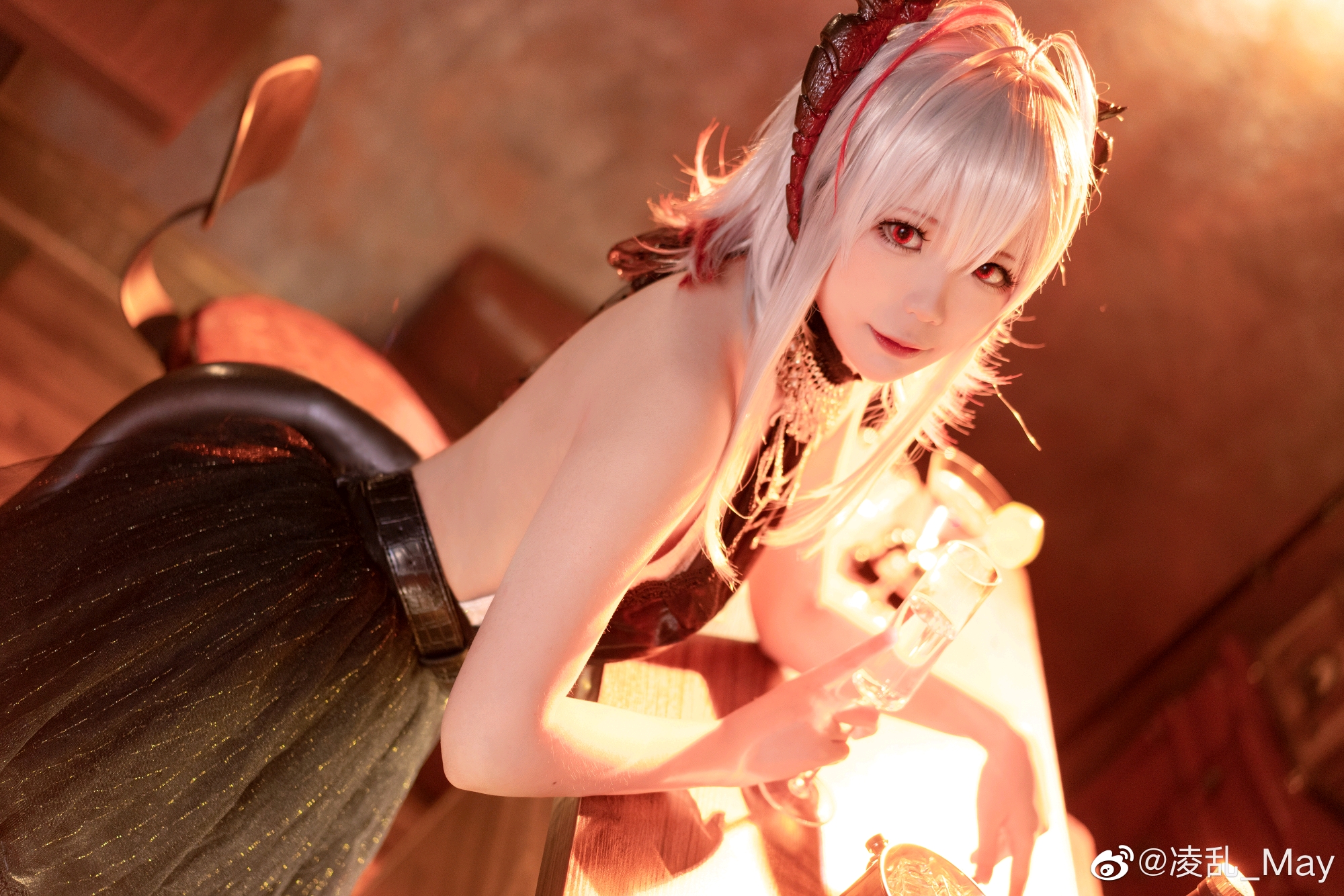 明日方舟cos这么美的w小姐你们有人会不心动吗不会吧