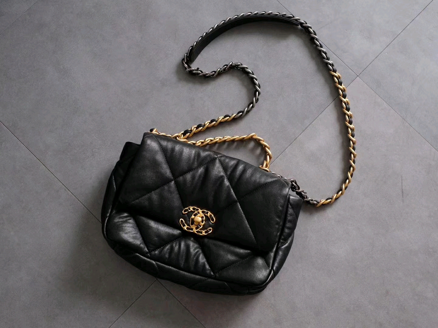 chanel19号手袋出道即巅峰香家第六只经典必入