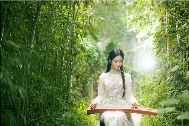 世界在变筝心不改记古筝少年张歌窈