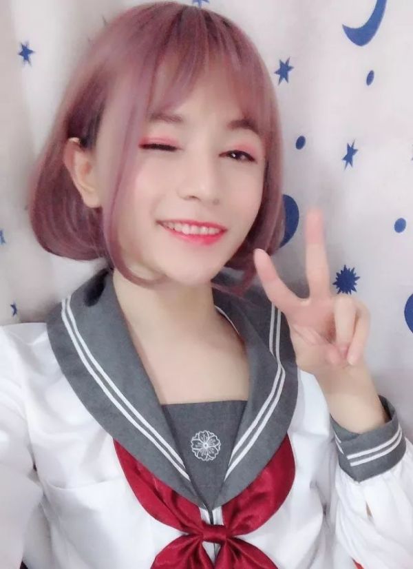 女装大佬:"我是直男,穿裙子只是对美好事物的向往"