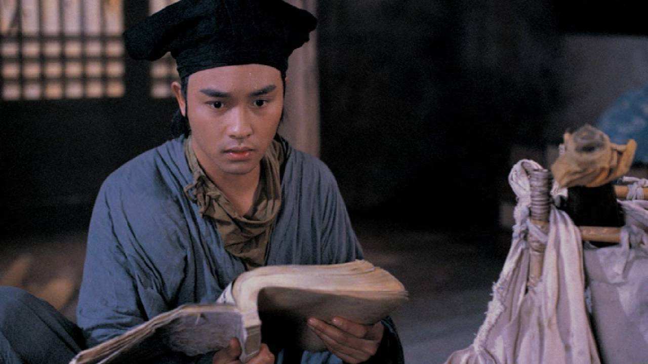 妻子身怀有孕,他看着家中的黑狗笑了起来就这样,下人带着郎中在前面走