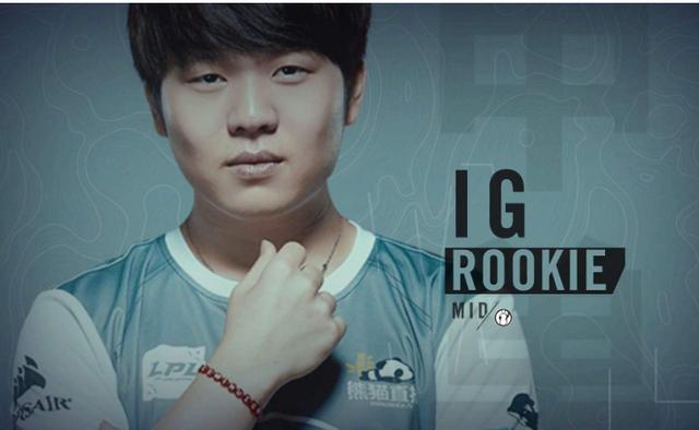 rookie直播排位遭路人狂喷,全程笑脸直言国服骂