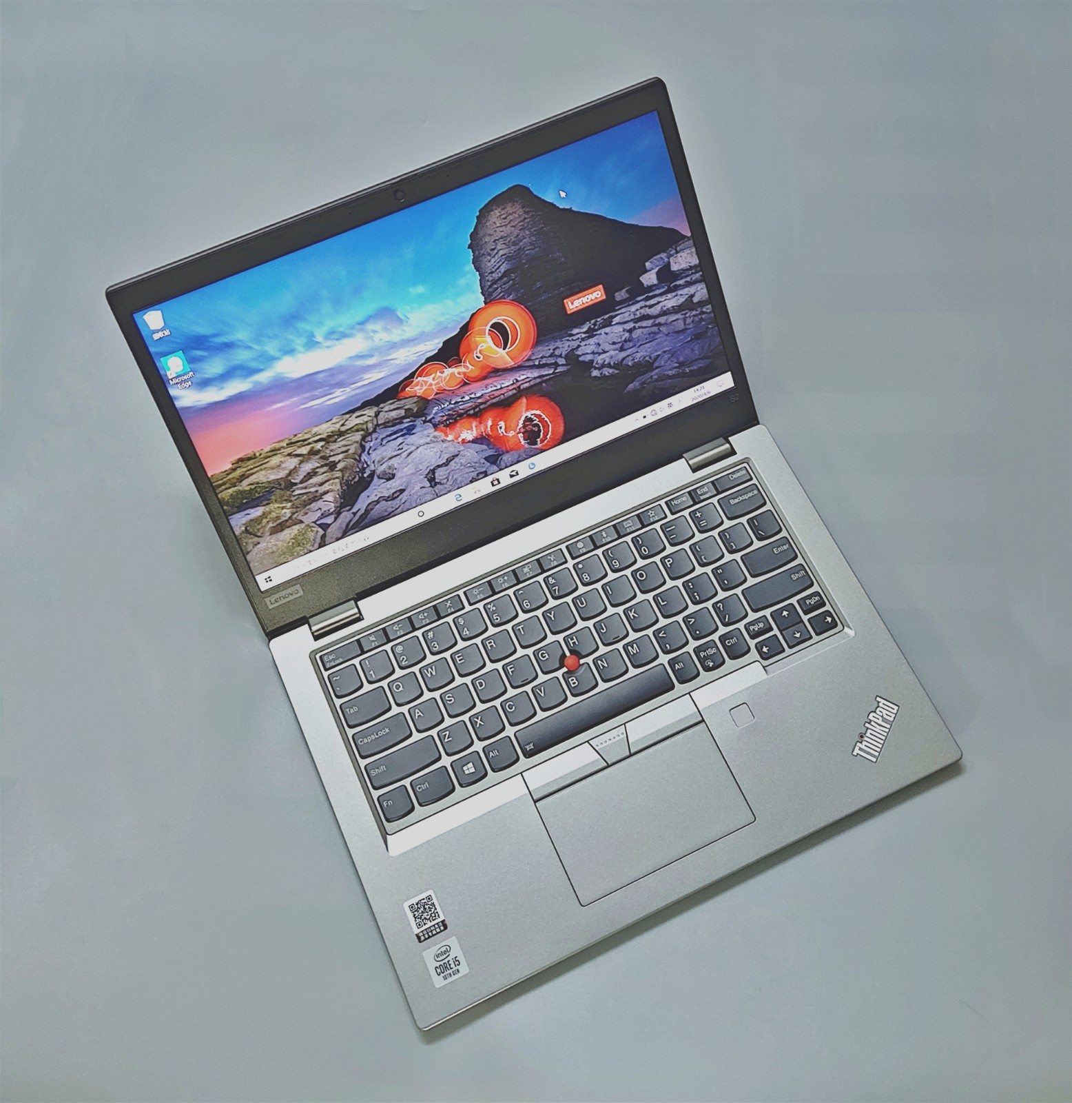 thinkpads系列是thinkpad商务办公笔记本家庭的成员,相对t系列和x系列