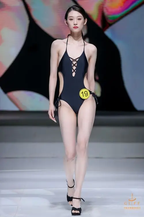 Relleciga俪丝娅性感惊艳第五届中国大学生服装模特大赛 哔哩哔哩