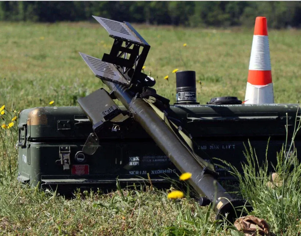 fim-92毒刺便携式防空导弹,原来打下敌人的飞机那么简单 - 哔哩哔哩