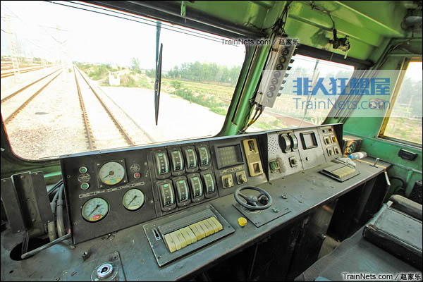 2015年7月.配属于京局石段的ss4c型电力机车.驾驶室.(图/赵家乐)