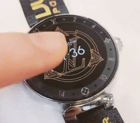 这款手表融入了经典的lv纹理和时尚元素,而在秒表的内圈则是奇亚娜