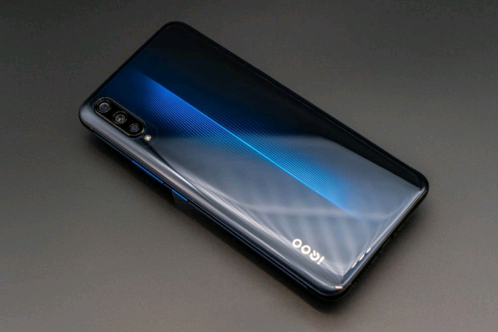 同样是骁龙855这款手机已跌至最低价还有nfc和44w快充