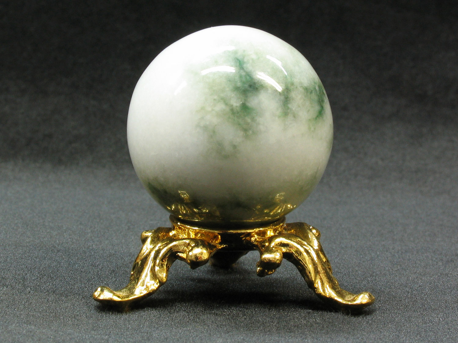 这里我们欣赏的只是 日本翡翠的风格.