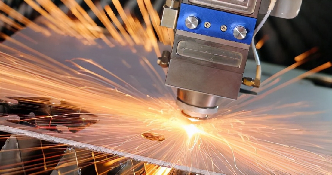 中国激光晶体材料,曾技术封锁美国长达15年,到底有多重要?