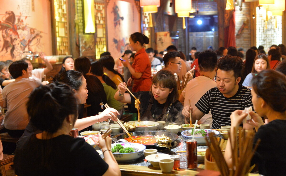 禁止堂食,线下收入为零,扬州火锅店老板:做生意还不如打工