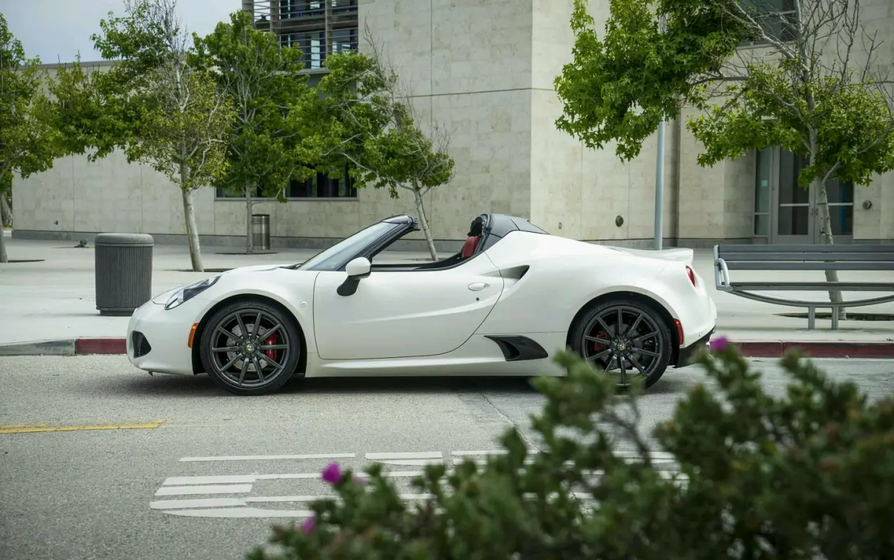 阿尔法罗密欧 4c spider