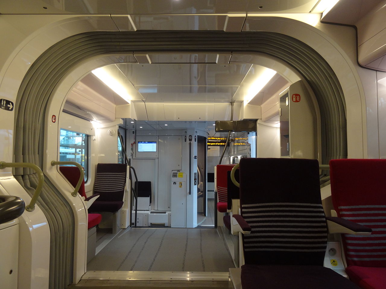 设备扔到车顶上——庞巴迪regio 2n系列动车组列车