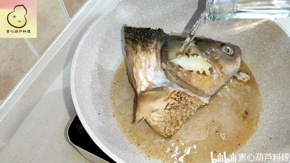 羊骨煲鱼头汤 味鲜滋养温暖 哔哩哔哩