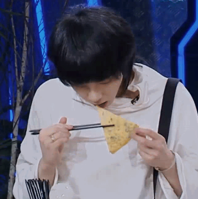 华晨宇忍笑测试各种笑都不可以不管是狂笑还是姨母笑