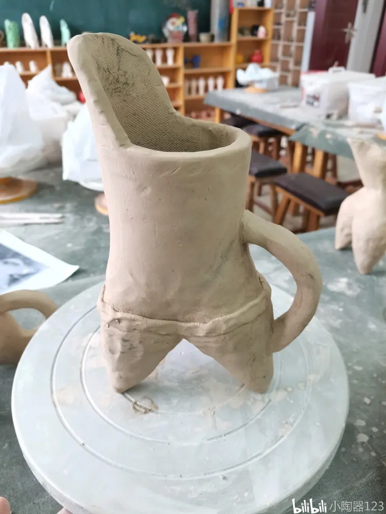古器新做】三里河龙山文化袋足陶鬶的制作- 哔哩哔哩