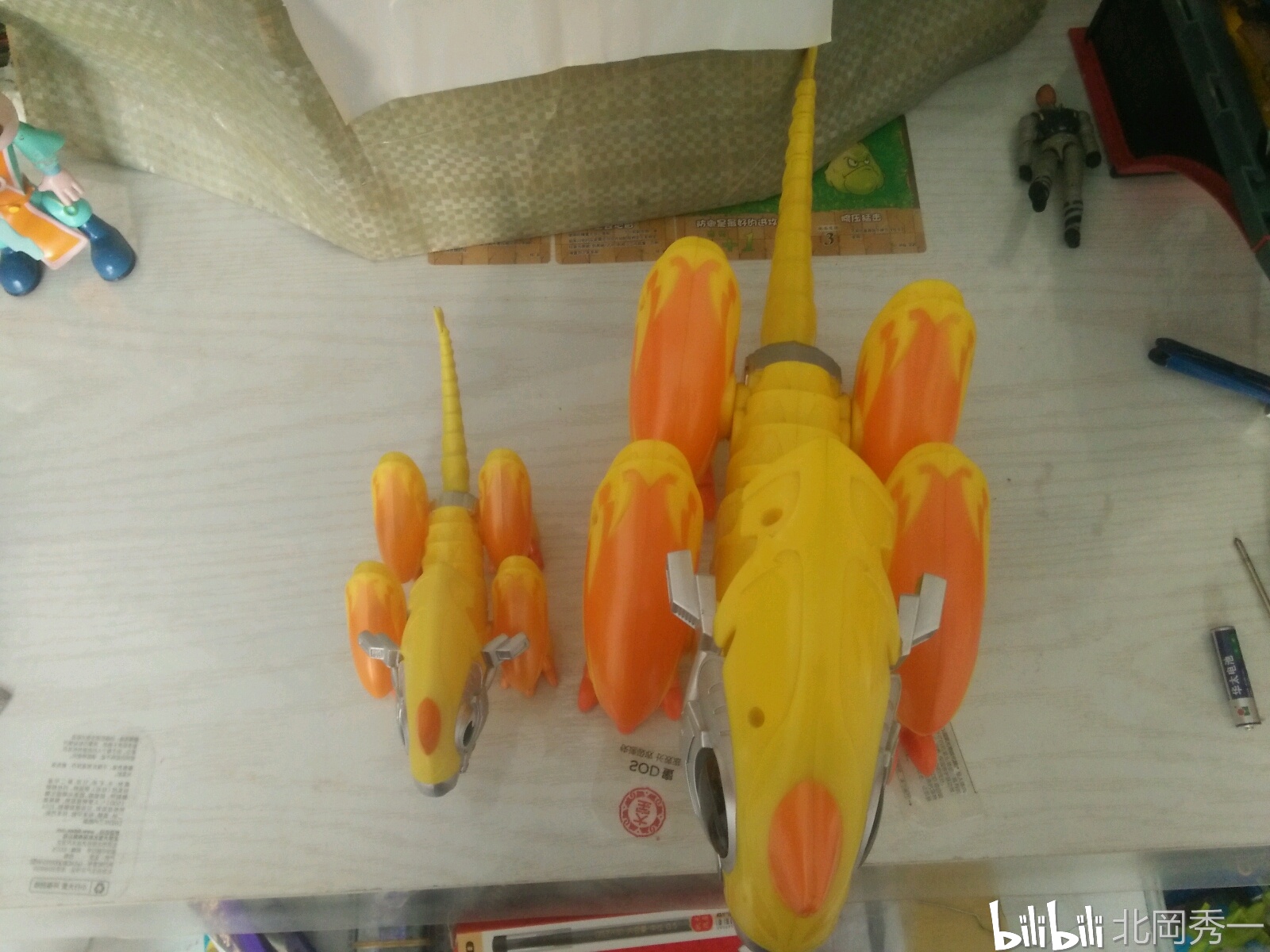 蓝猫龙骑团炫迪传奇玩具对比