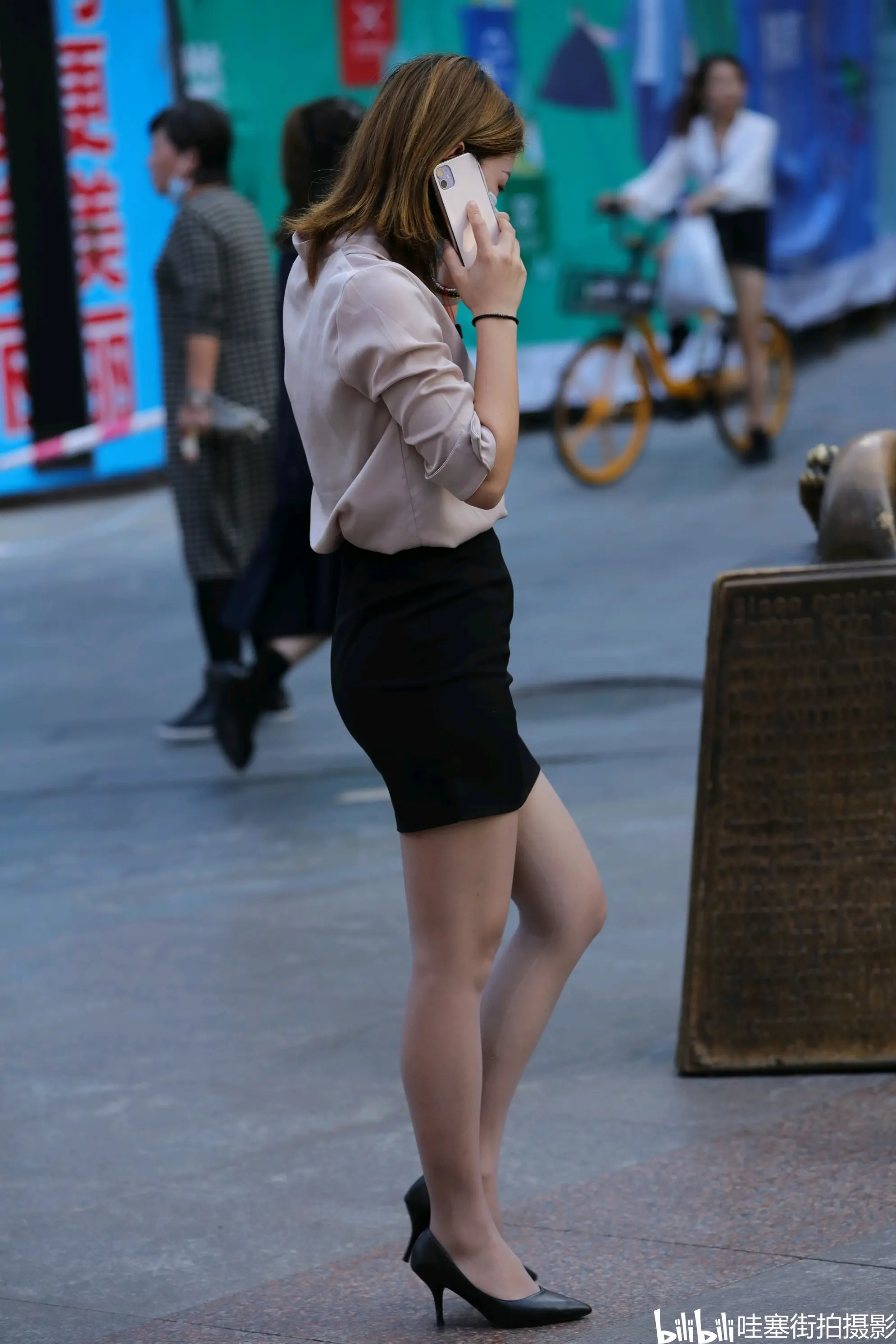 街拍咖s柜姐职业装韵味十足女人味