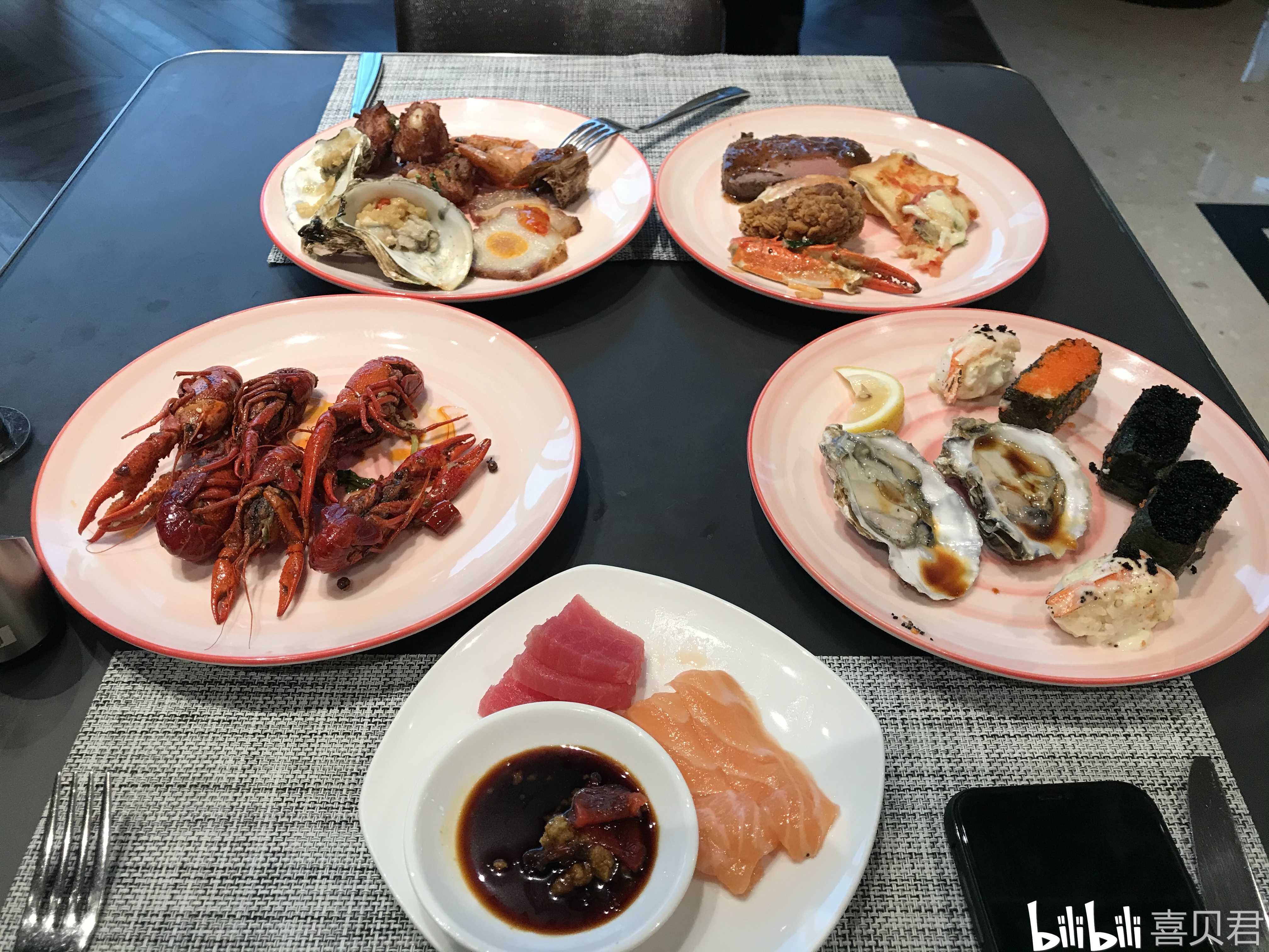 520小伙带小姐姐体验奢华酒店体验豪华自助晚餐,小姐姐直言太有品味了