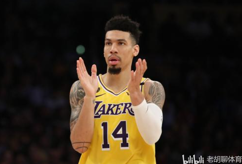 然后是季后赛期间经常被球迷调侃的格林,湖人在休假期完成了一笔交易