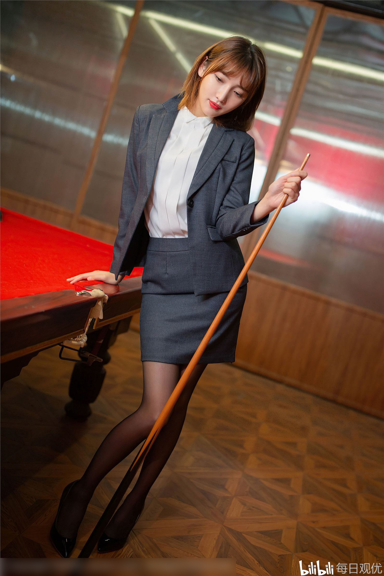 漂亮的女秘书必须要跟大家分享