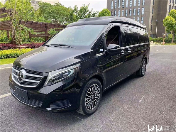 2020款奔驰v260承载梅赛德斯家族式设计