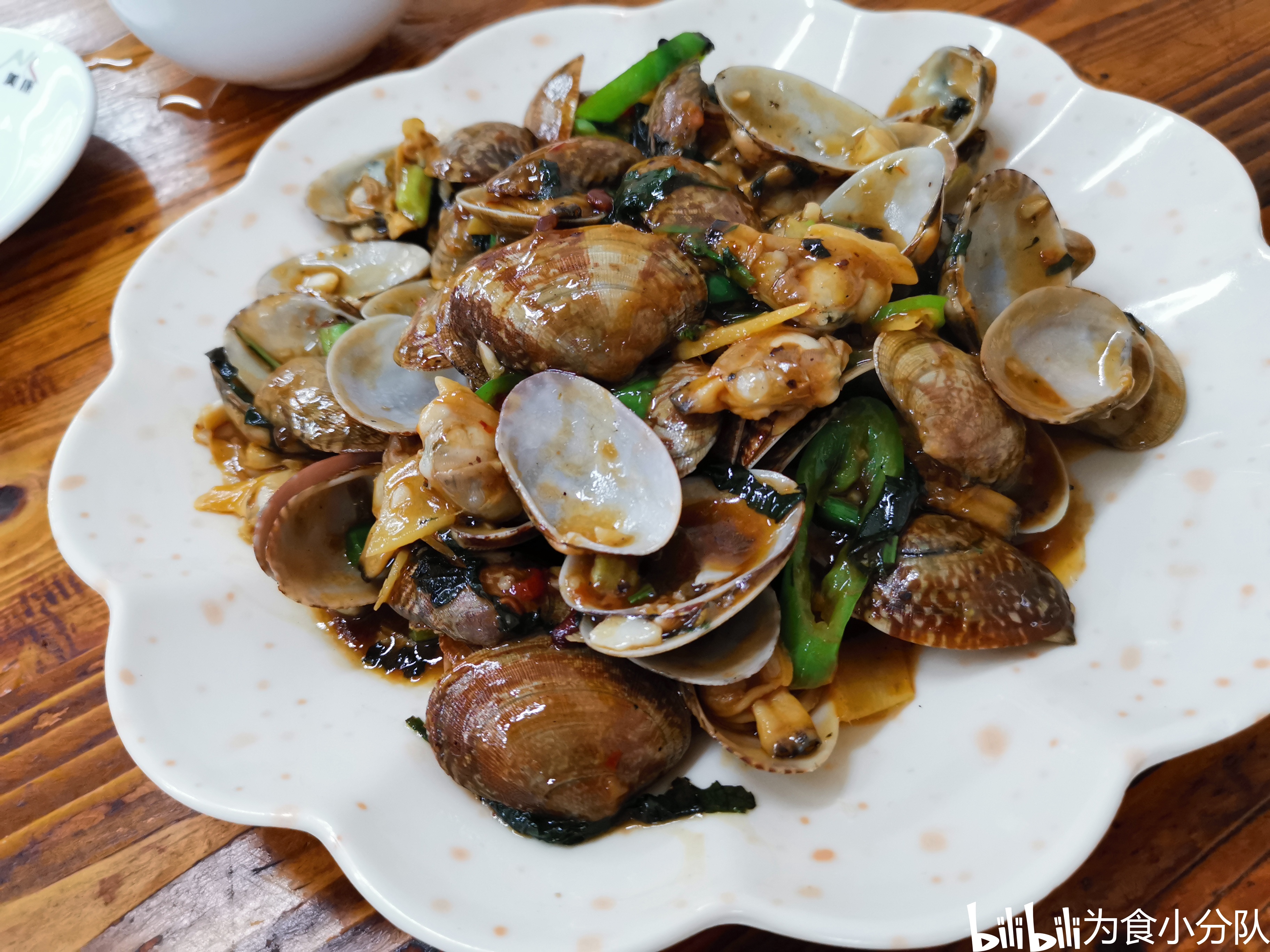 4,炒通菜价格:25元推荐星级:★★★这里的炒通菜是青椒加上蒜蓉一起炒