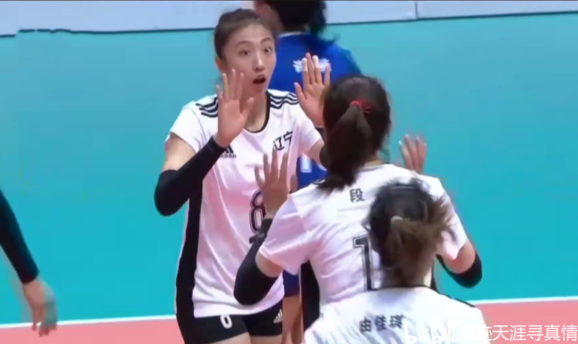 亚洲杯中国女排3-2泰国 连续6届进决赛争冠日本_刘晏含平