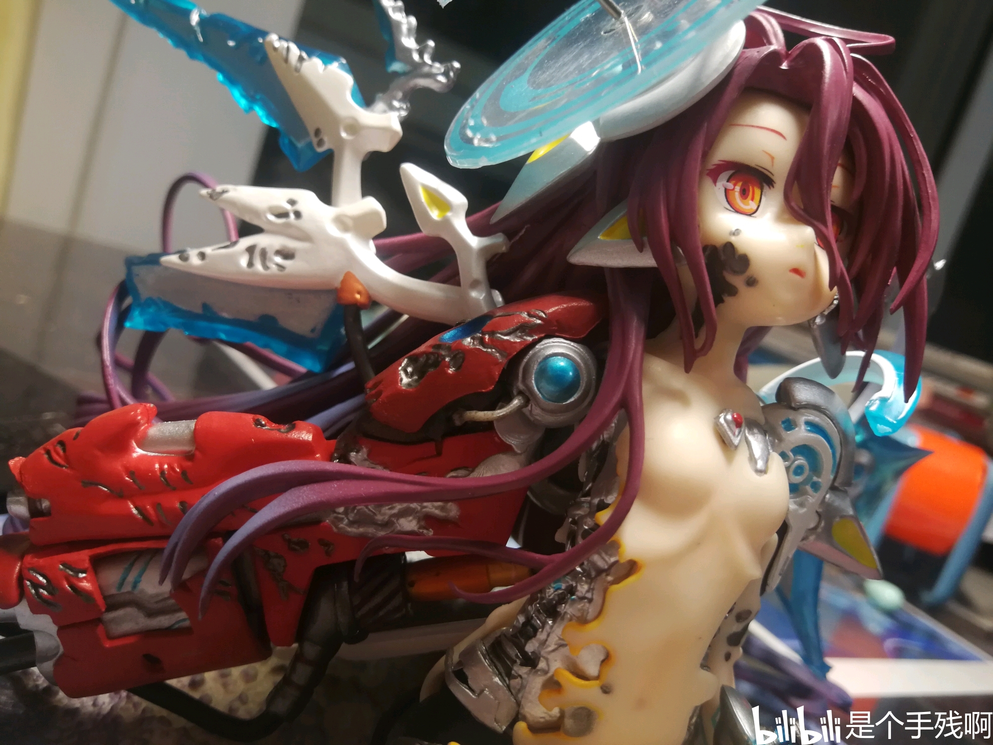 休比战损版手办