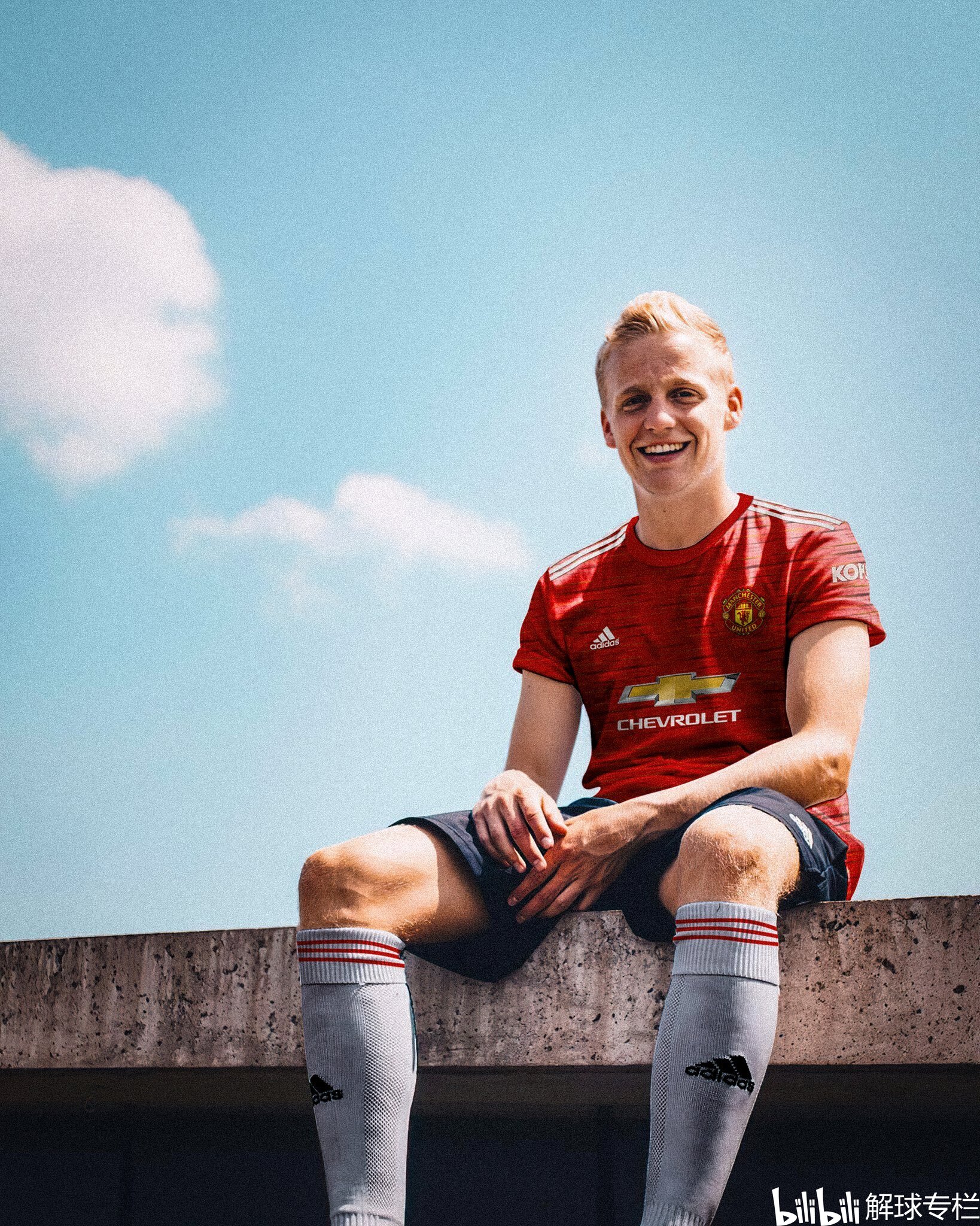 荷兰国脚遇人生低谷,他应效仿曼联前辈保持耐心,守得云开见月明