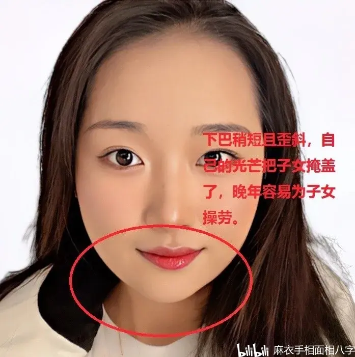 女人长有鹅蛋脸,为人脾气和善,愿意帮助别人!
