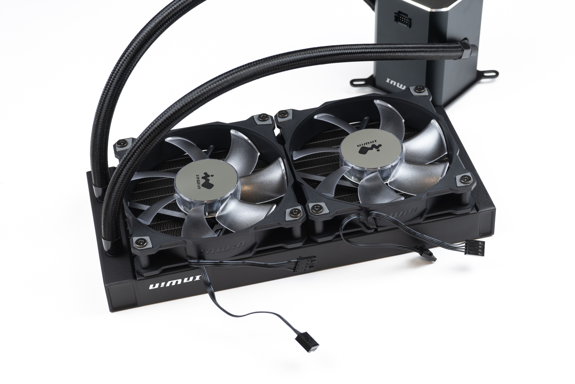 市售240一体水冷市售12025冷排风扇性能向横测