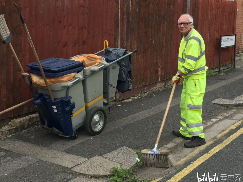 美国清洁工年薪10万多?别把个别当普遍,看看真实的全美清洁工收入