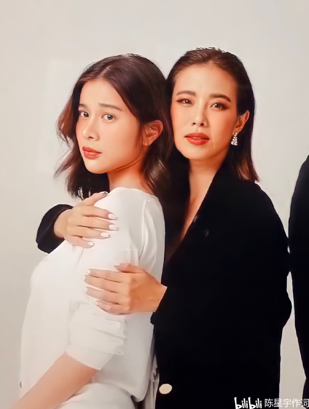 泰国三台泰剧《缠爱之根》揭开神秘面纱:kao与cris上演新时代百合情深