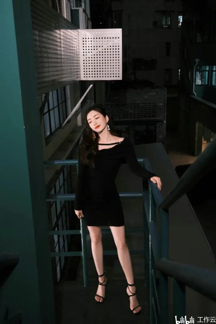 江疏影 黑短裙 写真 - 哔哩哔哩