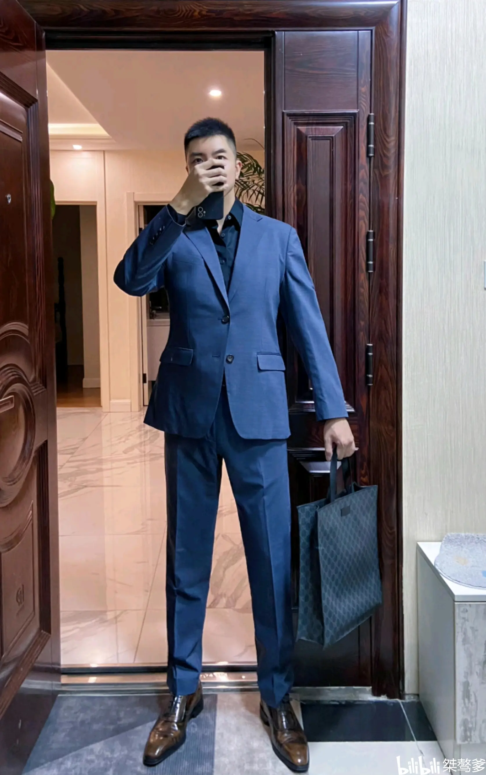 东北188cmpc熊居然是大m,白袜大长腿,正装皮鞋黑袜