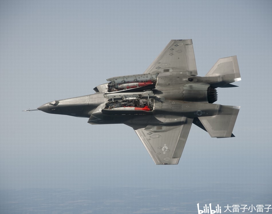 美国f-35战斗机进行满挂武器测试!